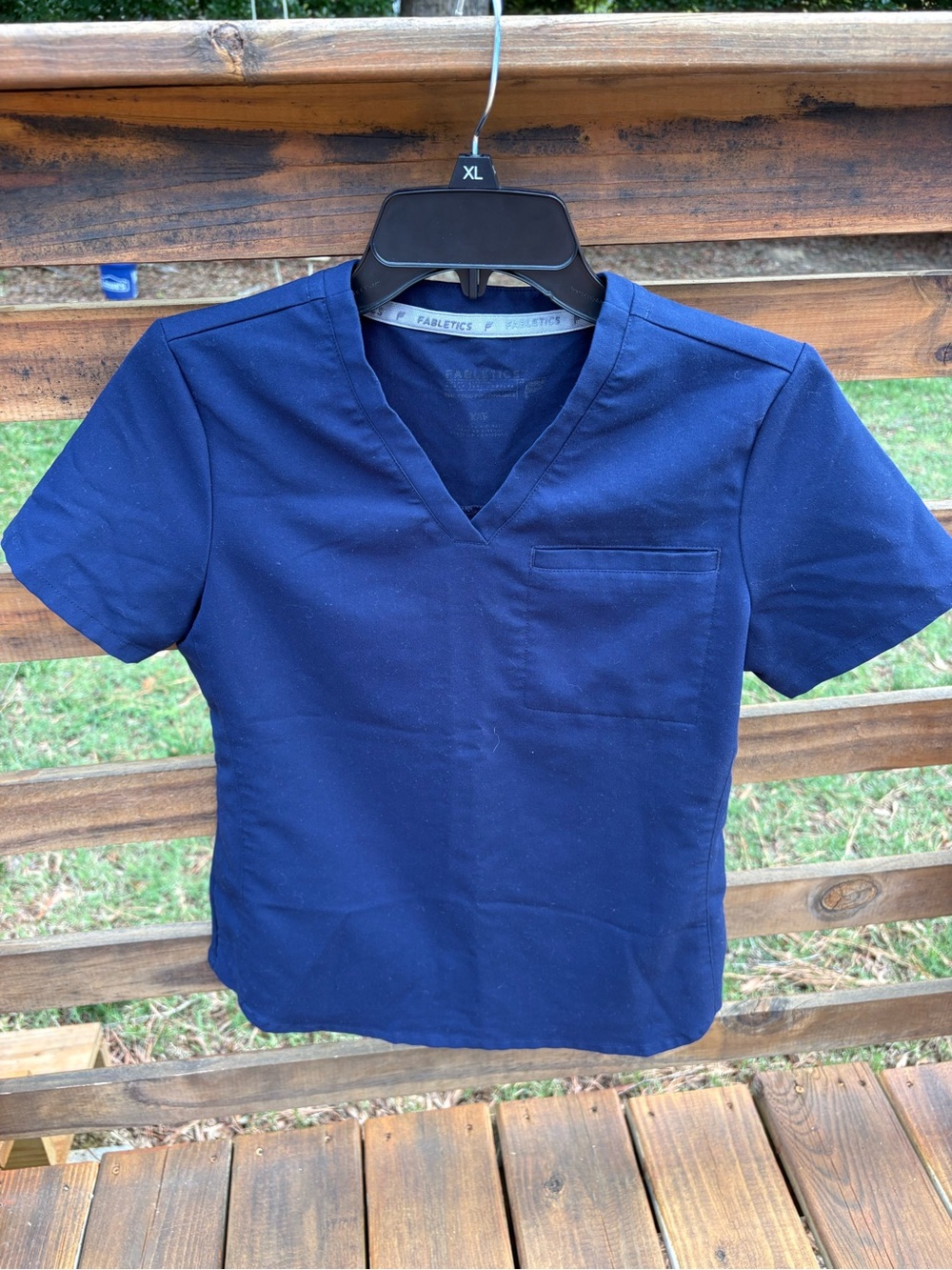 Nurse Fabletics medical Women’s Navy V-Neck Scrub Top XS Stretch hospital shirt